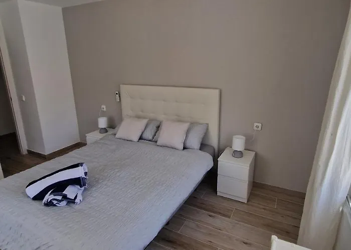 Large 1 Bedroom Close To Puerto Banus Марбелья