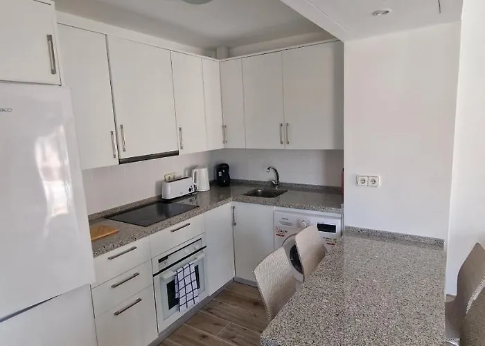 Large 1 Bedroom Close To Puerto Banus Marbella
