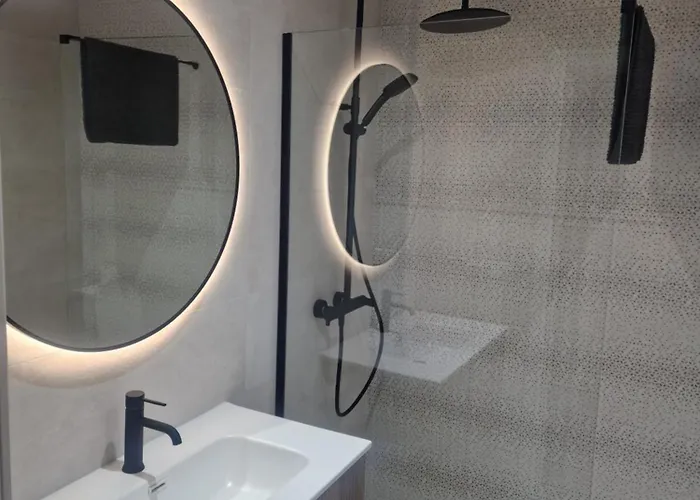 Large 1 Bedroom Close To Puerto Banus Apartament *