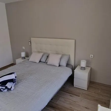 Large 1 Bedroom Close To Puerto Banus Marbella